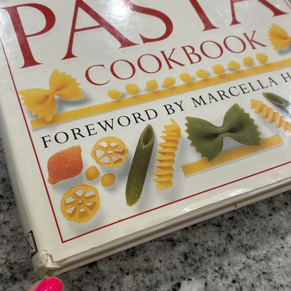 Giuliano Hazan The Classic Pasta Cookbook - White & Red Cover